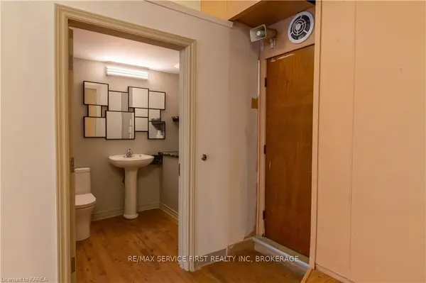 90 BROCK ST, Kingston, ON K7L 1R9