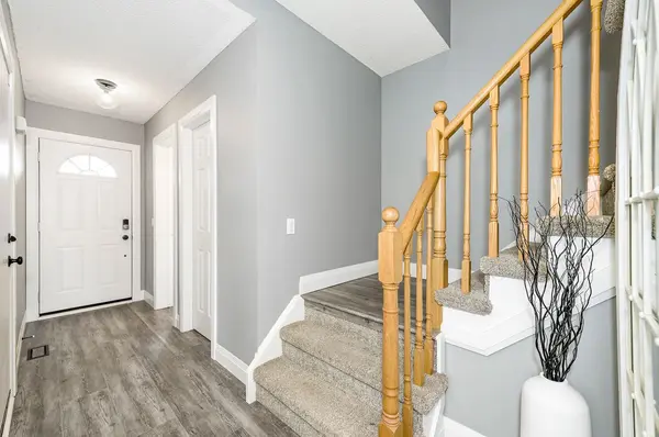 255 Hilltop DR, North Dumfries, ON N0B 1E0