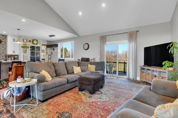 782 Bruce ST, Horton, ON K7V 3Z4