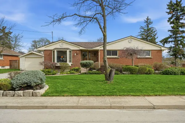 4 Tilbury CT, Hamilton, ON L8T 2M4