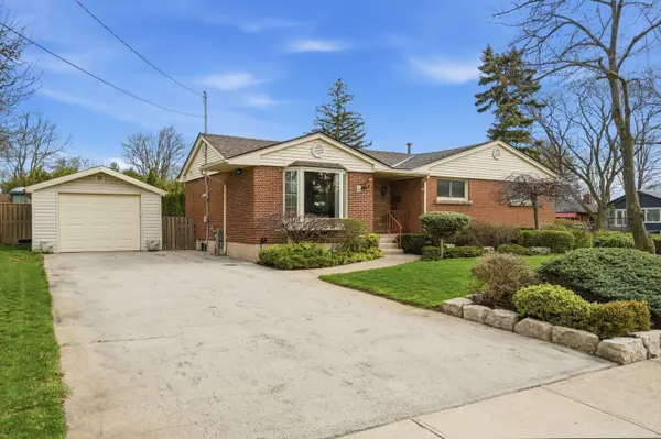 4 Tilbury CT, Hamilton, ON L8T 2M4