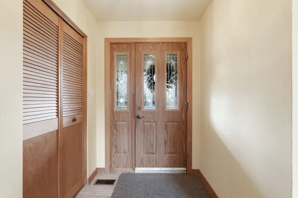 4 Tilbury CT, Hamilton, ON L8T 2M4