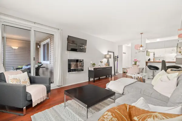 6376 Bilberry DR #201, Orleans - Convent Glen And Area, ON K1C 4P6