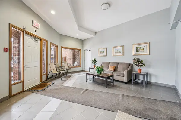 4 Albert ST #206, Cambridge, ON N1R 3M4