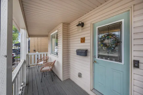 71 Robins AVE, Hamilton, ON L8H 4N3