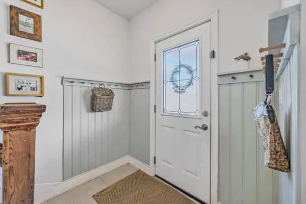 71 Robins AVE, Hamilton, ON L8H 4N3