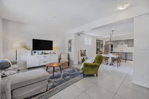 71 Robins AVE, Hamilton, ON L8H 4N3