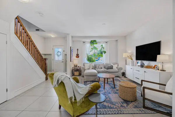 71 Robins AVE, Hamilton, ON L8H 4N3