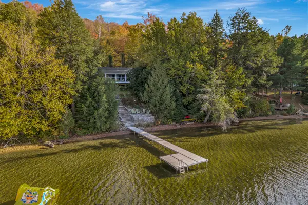 1050 Whiskey Jack LN, Algonquin Highlands, ON K0M 1S0