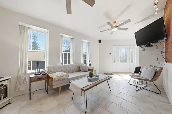 287 John ST, Belleville, ON K8N 3G4