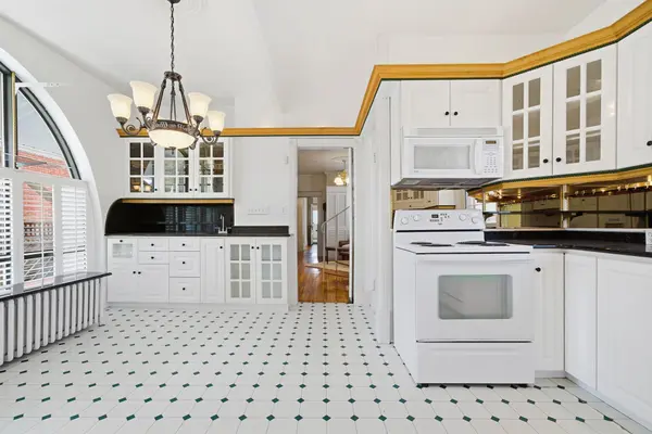 287 John ST, Belleville, ON K8N 3G4