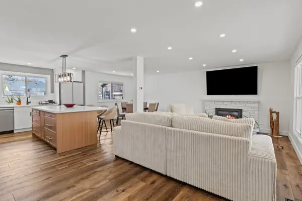 45 Driftwood DR, Brantford, ON N3R 3K2