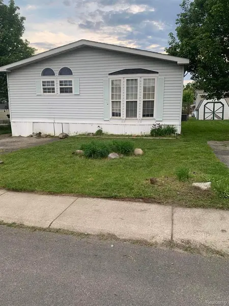 137 Scarlet Oak Lane, Oakland Charter Township, MI 48371