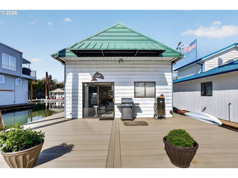 19609 NE Marine DR #D3, Portland, OR 97230