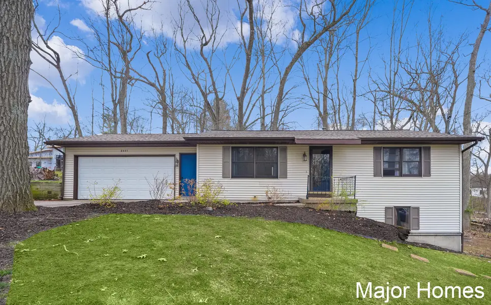 8445 Oakview AVE NE, Courtland Twp, MI 49341