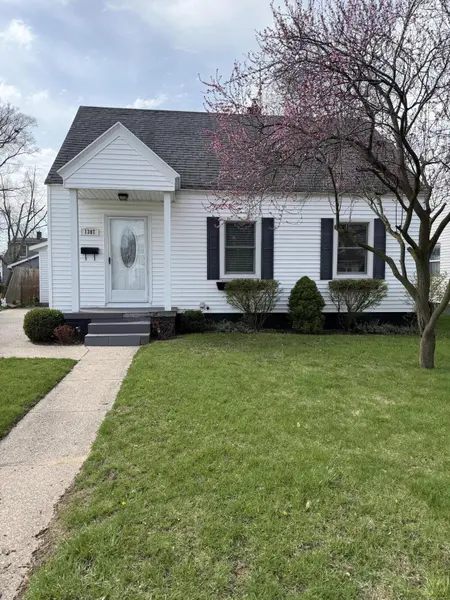 1307 Cornell RD, Roosevelt Park City, MI 49441