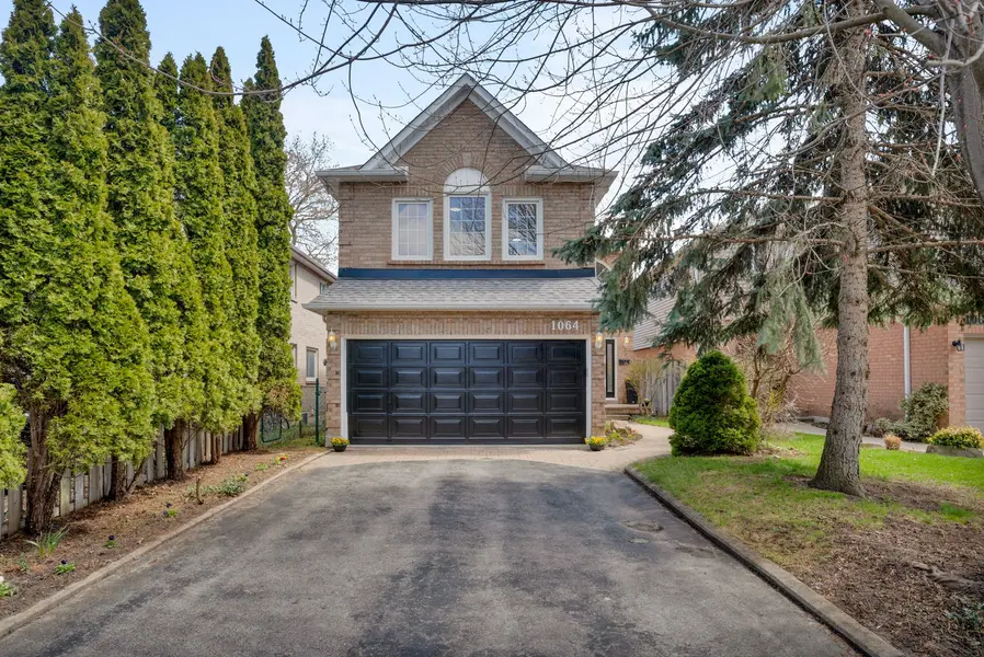 1064 Moorelands CRES, Pickering, ON L1W 3K4