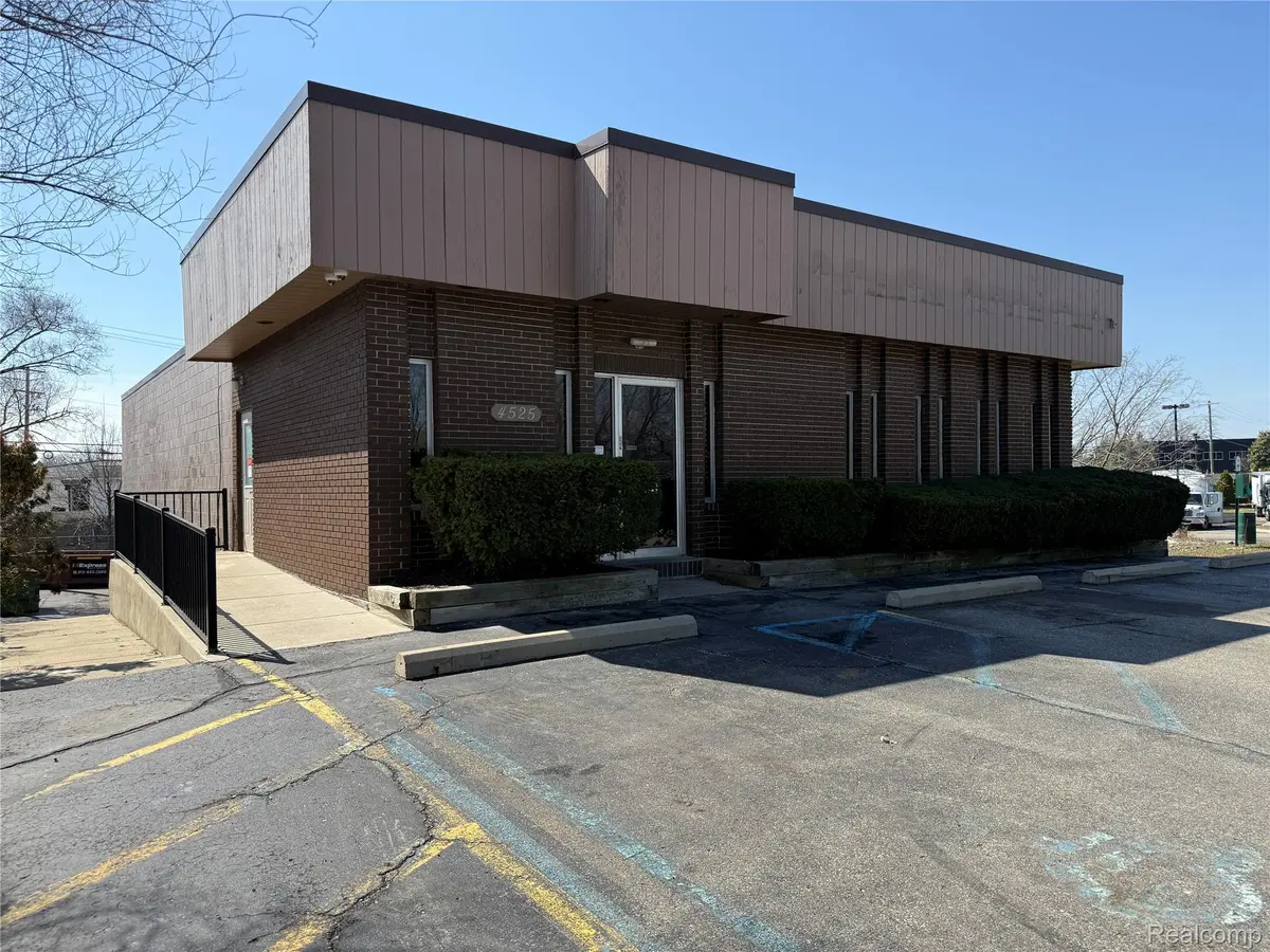 4525 Highland RD, Waterford Charter Township, MI 48328