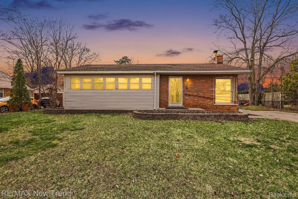 2174 Middlebelt RD, West Bloomfield Charter Township, MI 48324