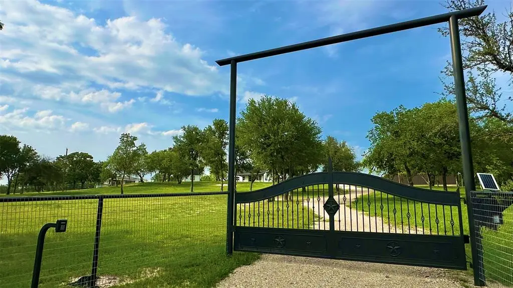 400 Timber Wild Drive, Weatherford, TX 76087