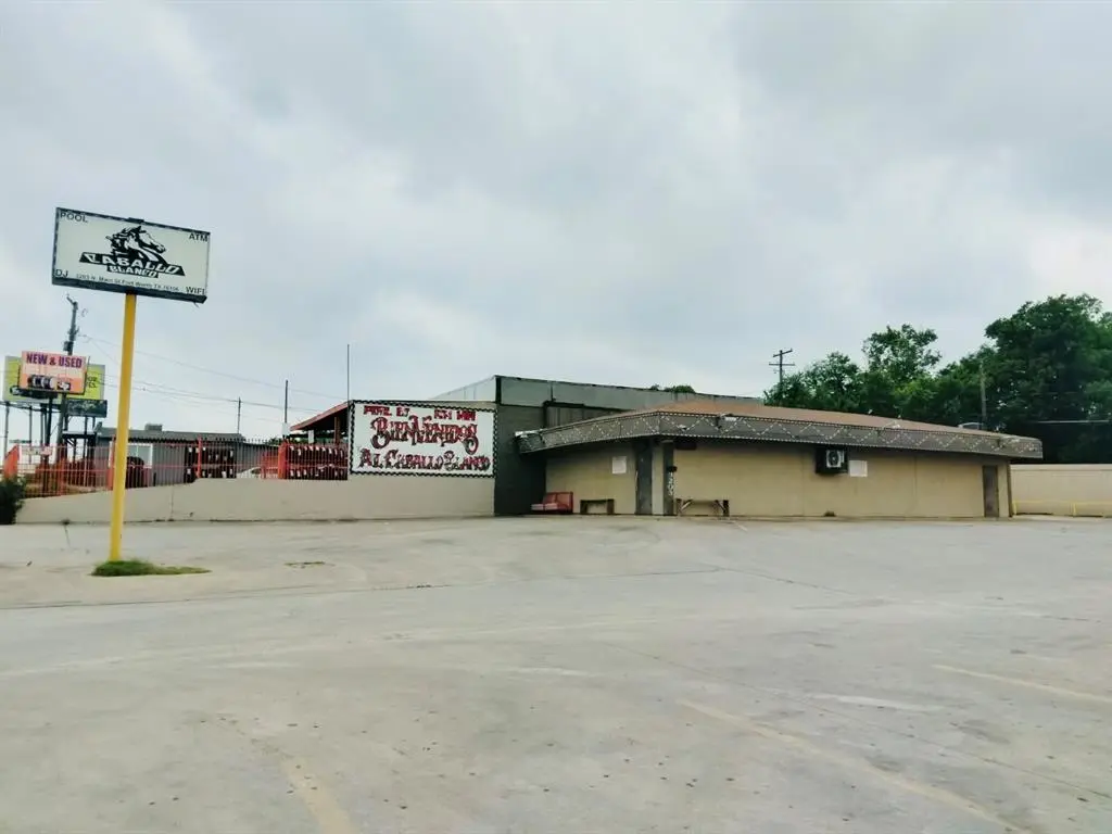 3203 N Main Street, Fort Worth, TX 76106