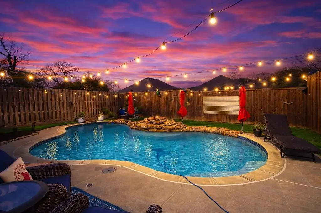 757 Winding Oak Bend, Lake Dallas, TX 75065