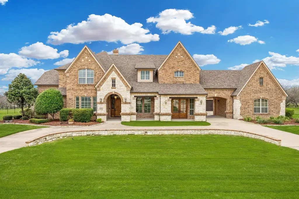 2215 Becky Lane, Cedar Hill, TX 75104