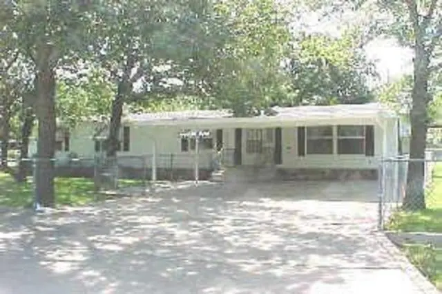 820 Branding Iron Trail, Granbury, TX 76049