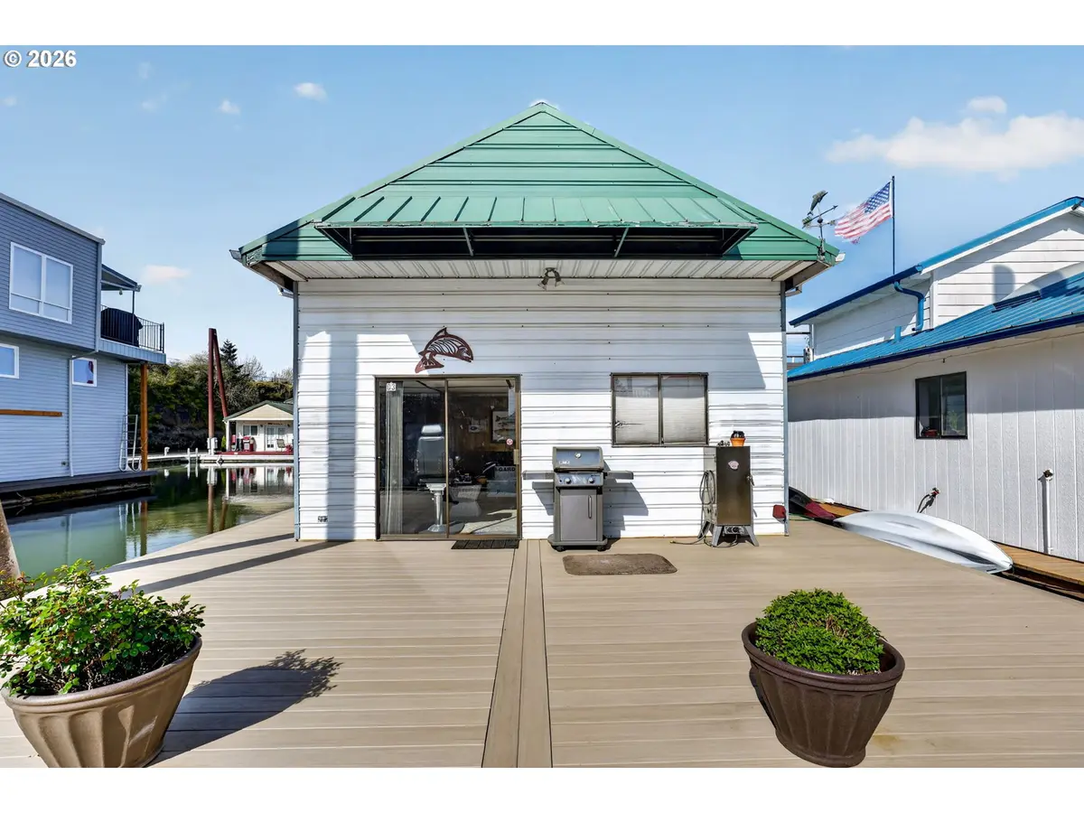 19609 NE Marine DR #D3, Portland, OR 97230