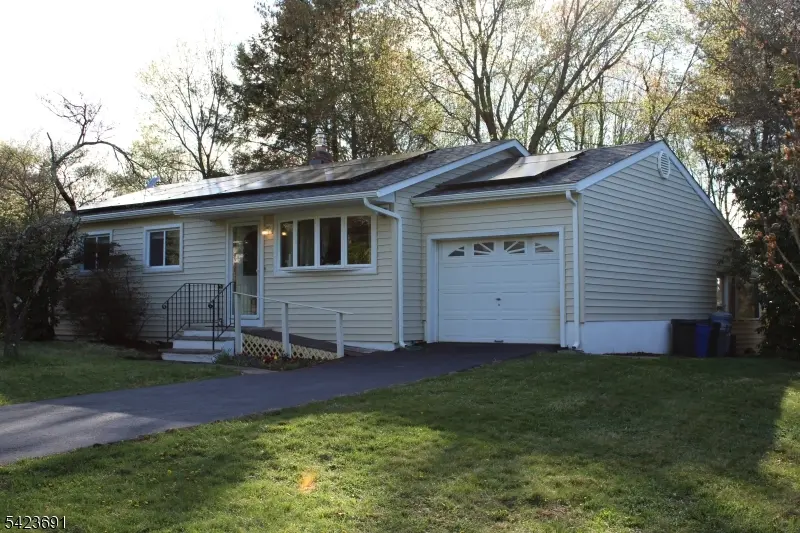 12 Mary Ann Rd, Jefferson Twp., NJ 07438