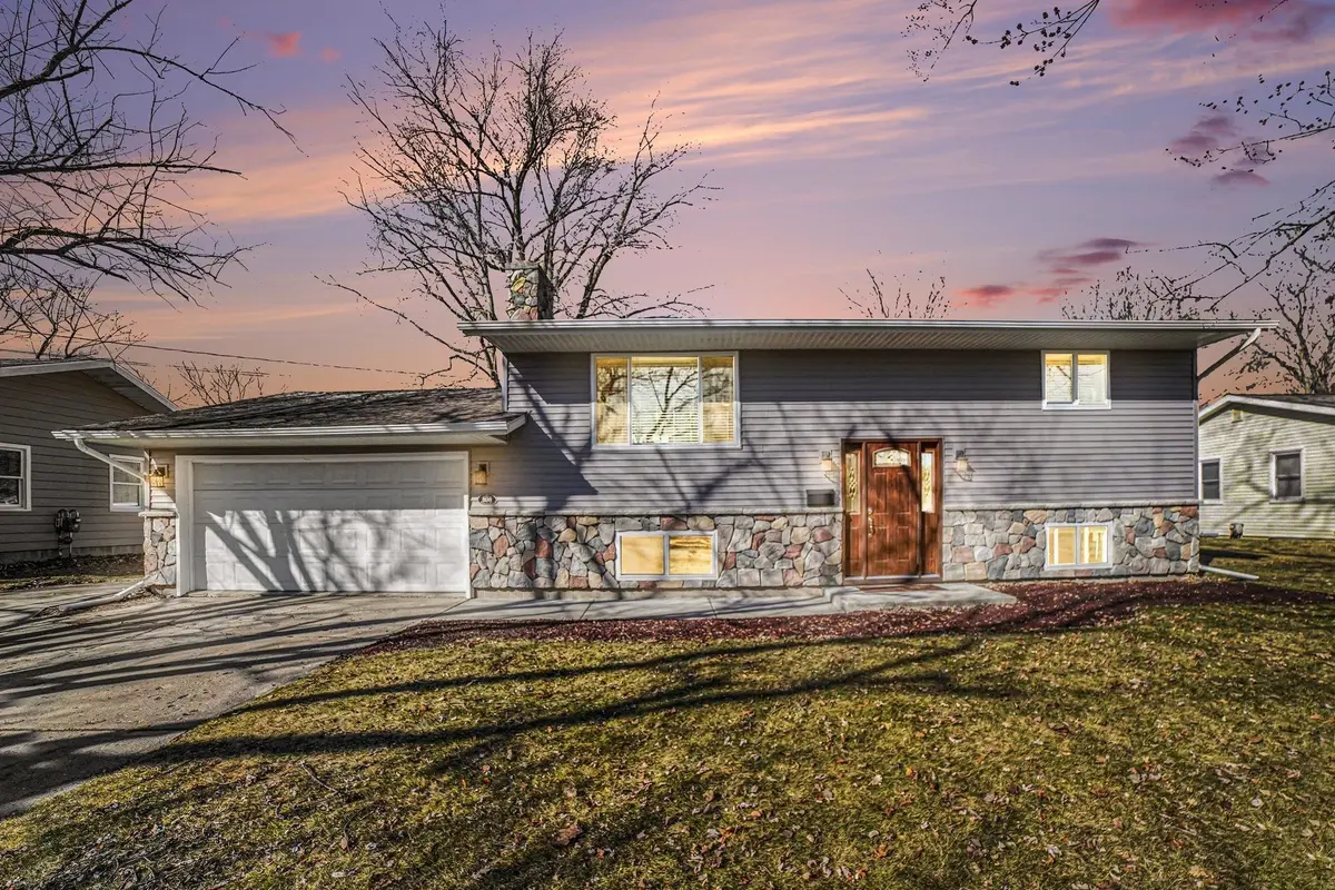 898 Riverview, Alma, MI 48801