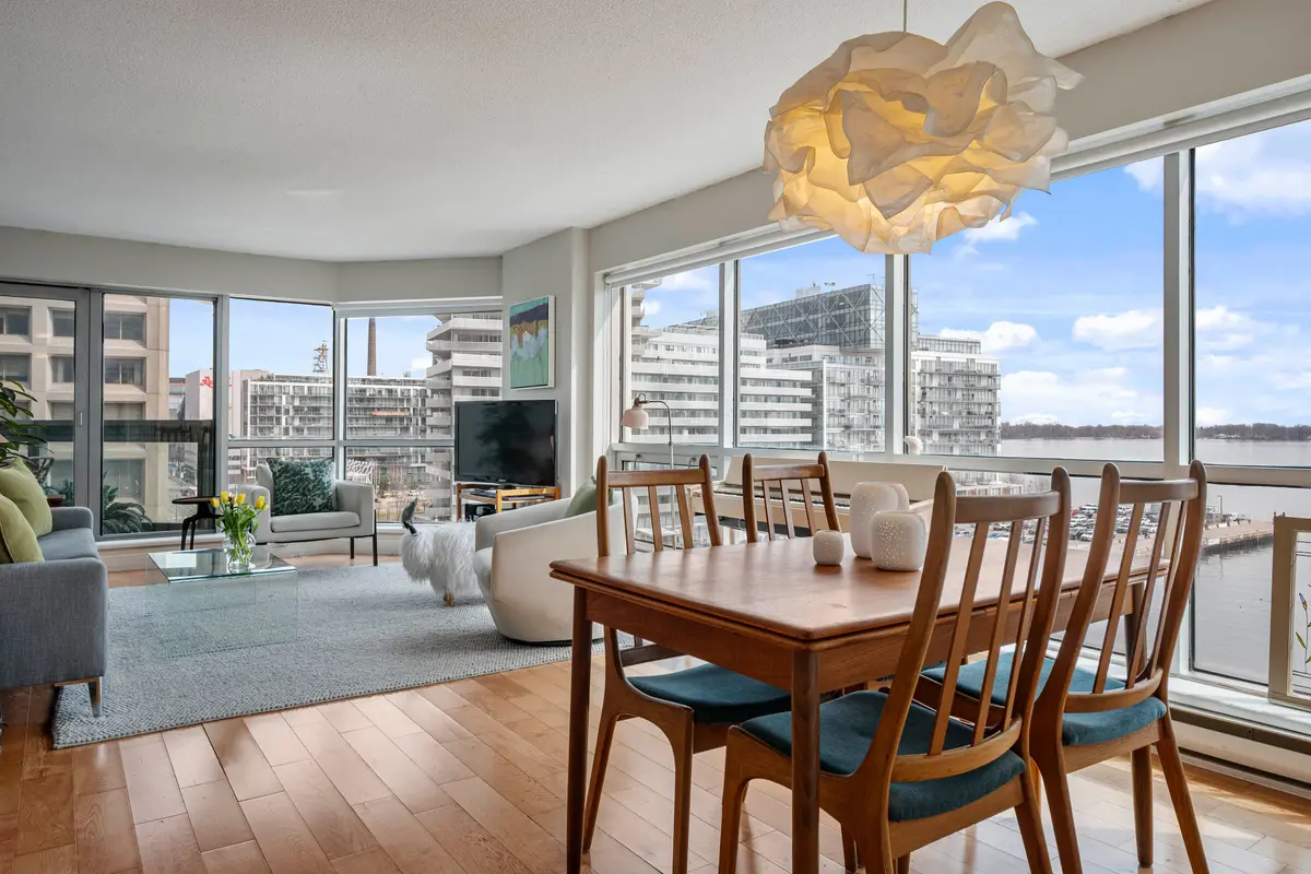 10 Queens Quay W #704, Toronto C01, ON M5J 2R9