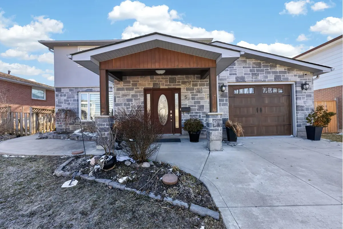 5 Jills CT, Barrie, ON L4M 4L6