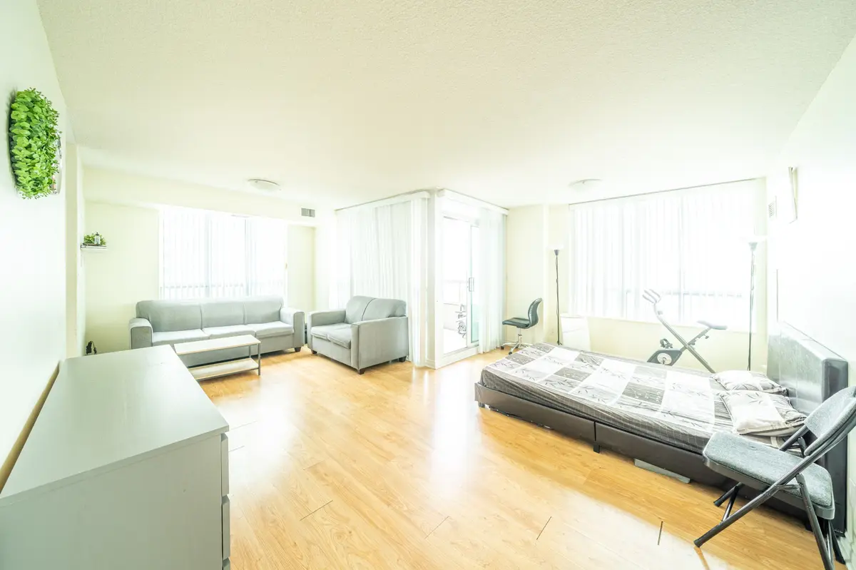 335 Rathburn RD W #711, Mississauga, ON L5B 0C8