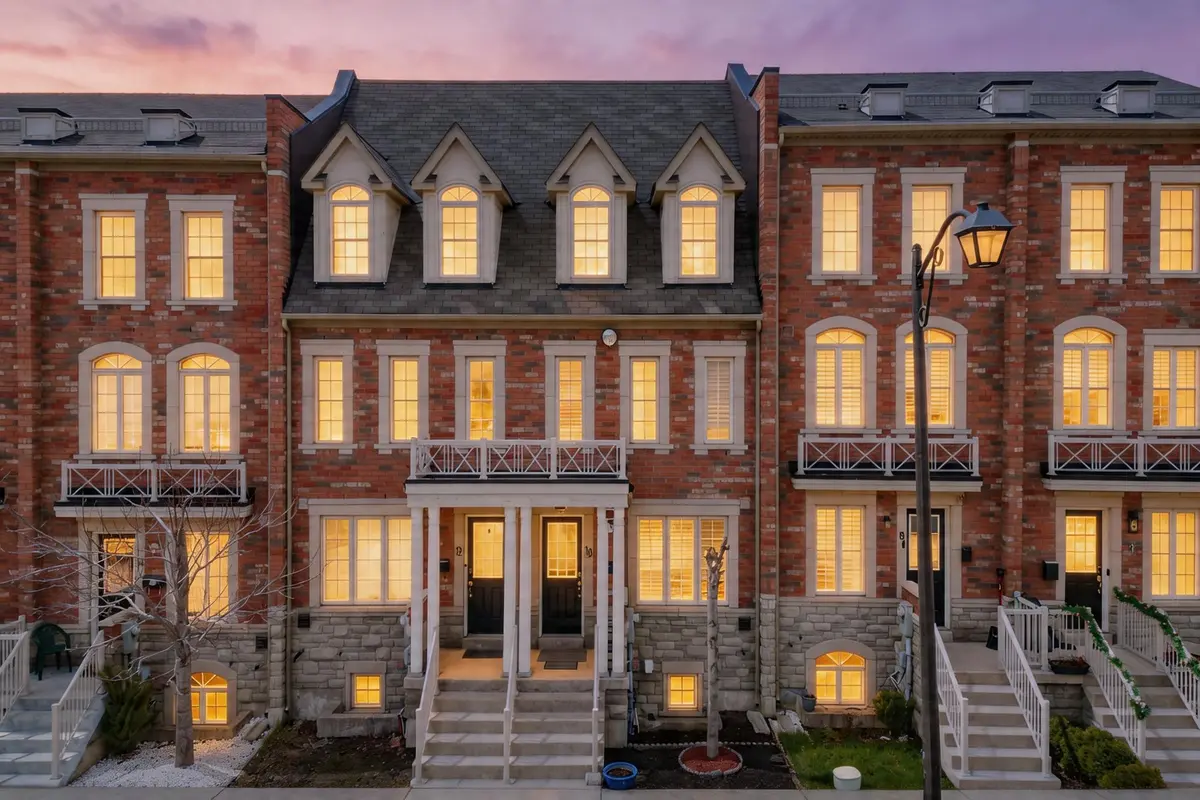 10 Ted Wray CIR, Toronto W05, ON M3L 0G7