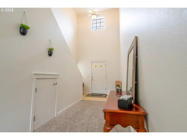 621 Jasmine CIR, Independence, OR 97351