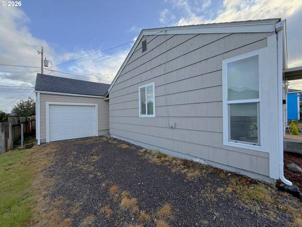 934 PACIFIC AVE, Coos Bay, OR 97420