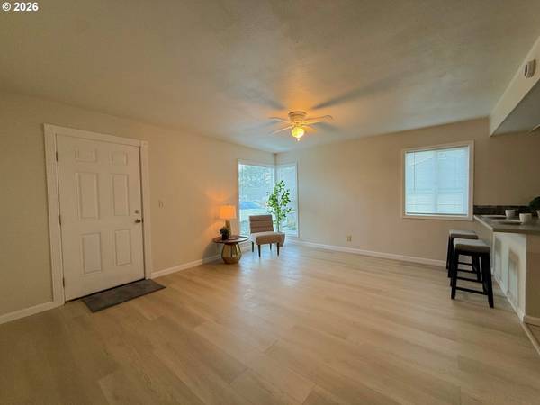 934 PACIFIC AVE, Coos Bay, OR 97420