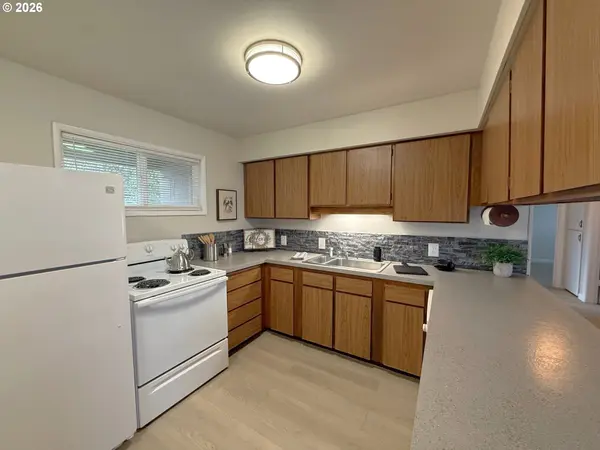 934 PACIFIC AVE, Coos Bay, OR 97420