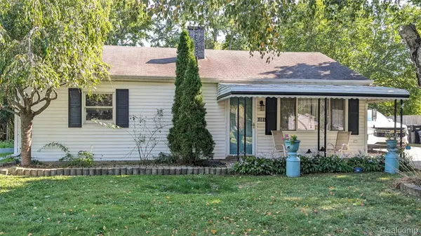 6085 Westdale DR, Grand Blanc, MI 48439