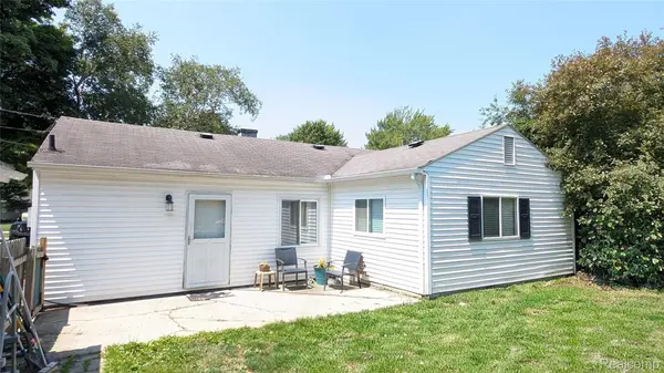 6085 Westdale DR, Grand Blanc, MI 48439