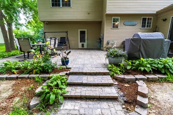 8314 Mill Pointe CT, Goodrich Village, MI 48438