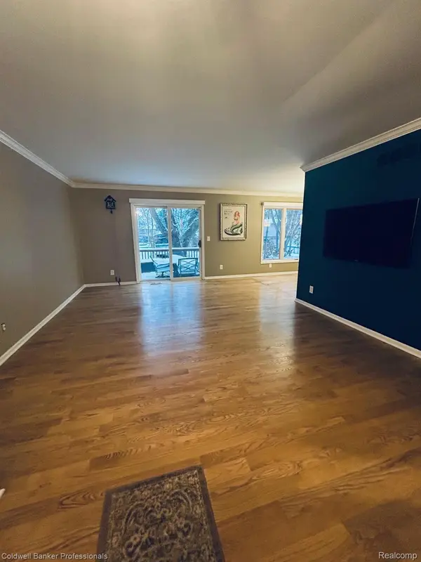 4896 Royal Cove DR, Macomb Township, MI 48316