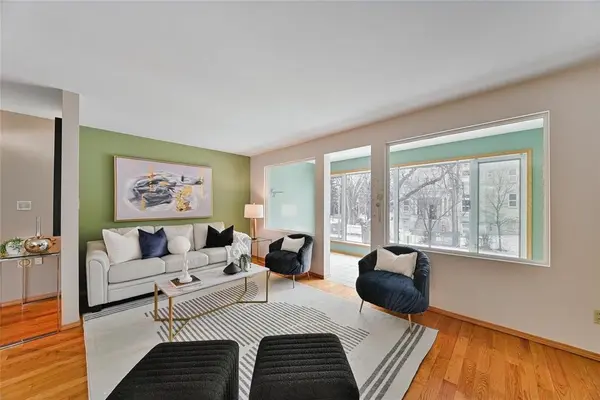 207 Masson ST, Winnipeg, MB R2H 0H3