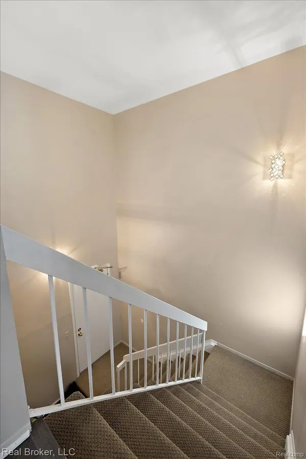 36952 Ridgedale CT, Farmington Hills, MI 48331