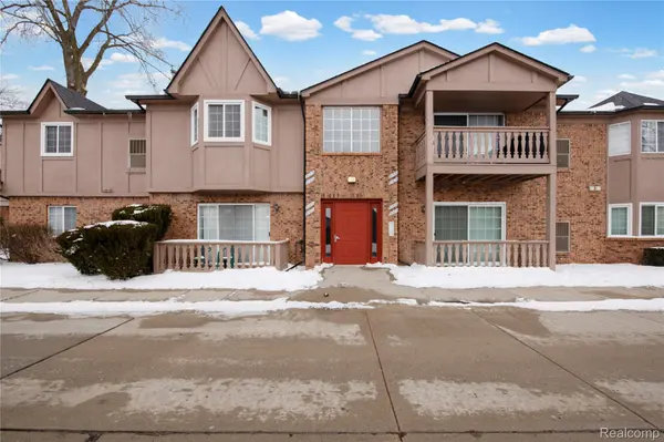 30606 Oakridge Manor DR #4, Roseville, MI 48066