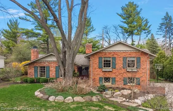 3648 Halla LN, Bloomfield Hills, MI 48301