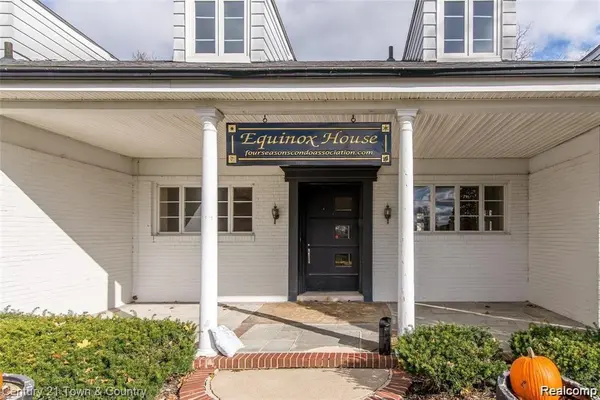 42160 E Woodward Avenue AVE #8, Bloomfield Charter Township, MI 48304