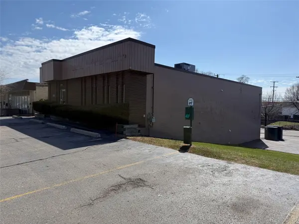 4525 Highland RD, Waterford Charter Township, MI 48328