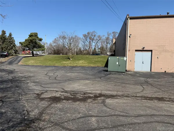 4525 Highland RD, Waterford Charter Township, MI 48328